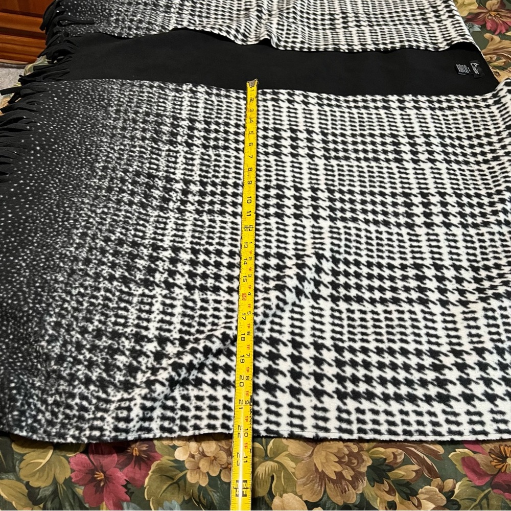 Eivissa Women’s Cape Shawl Wrap Black White Reversible Ombre One Size - Picture 13 of 13